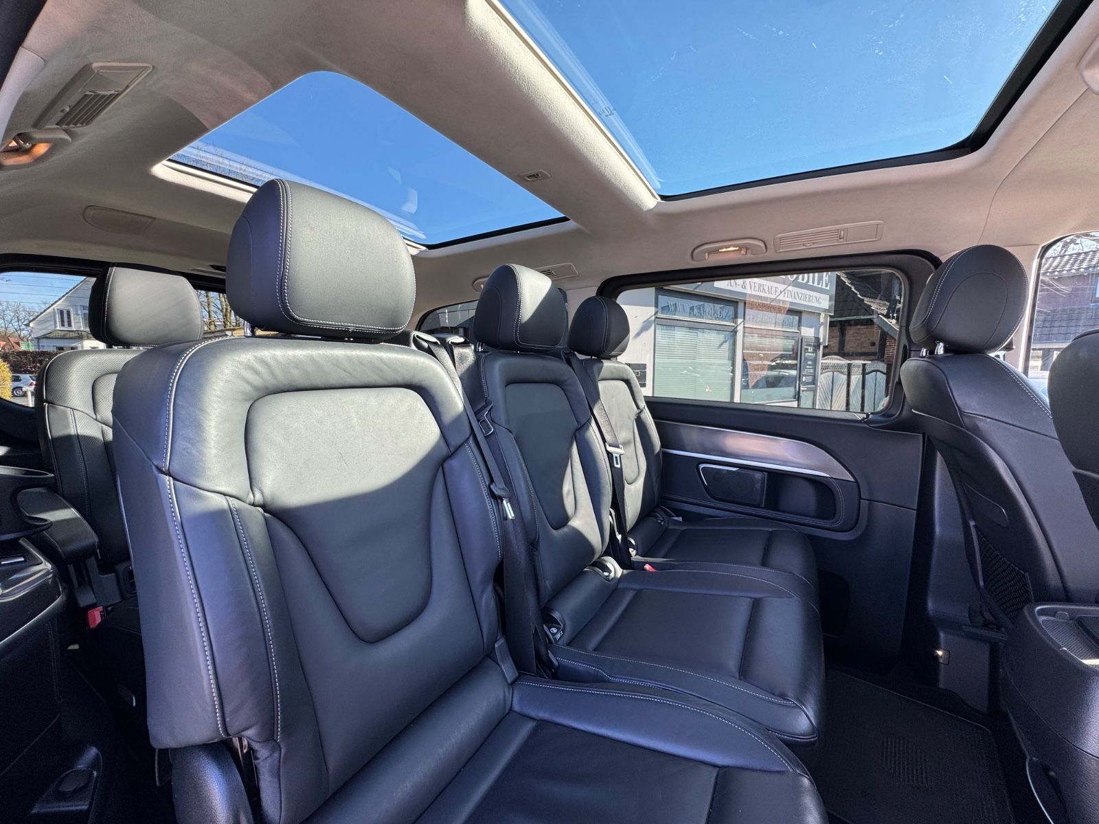 Mercedes-Benz V 300 d Exclusive - Samsaru's Car Outlet