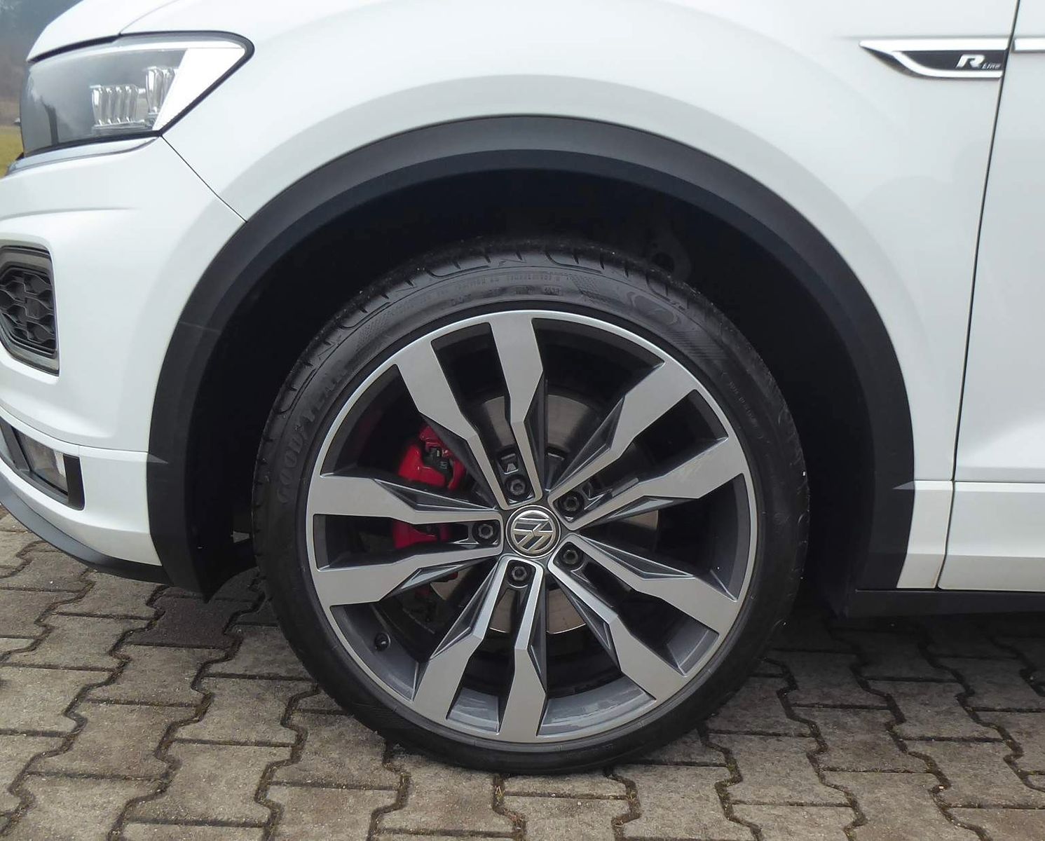 Volkswagen T-Roc Sport R-LINE - Samsaru's Car Outlet