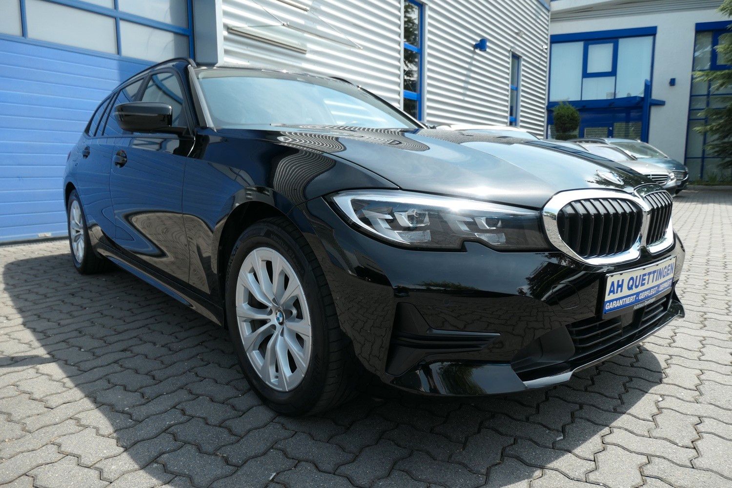 BMW 318 i Touring - Samsaru's Car Outlet