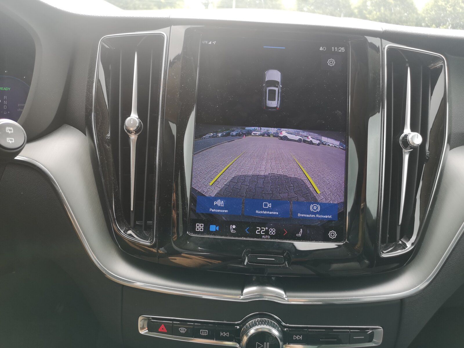 Volvo XC60 Recharge T6 Inscription - Samsaru's Car Outlet