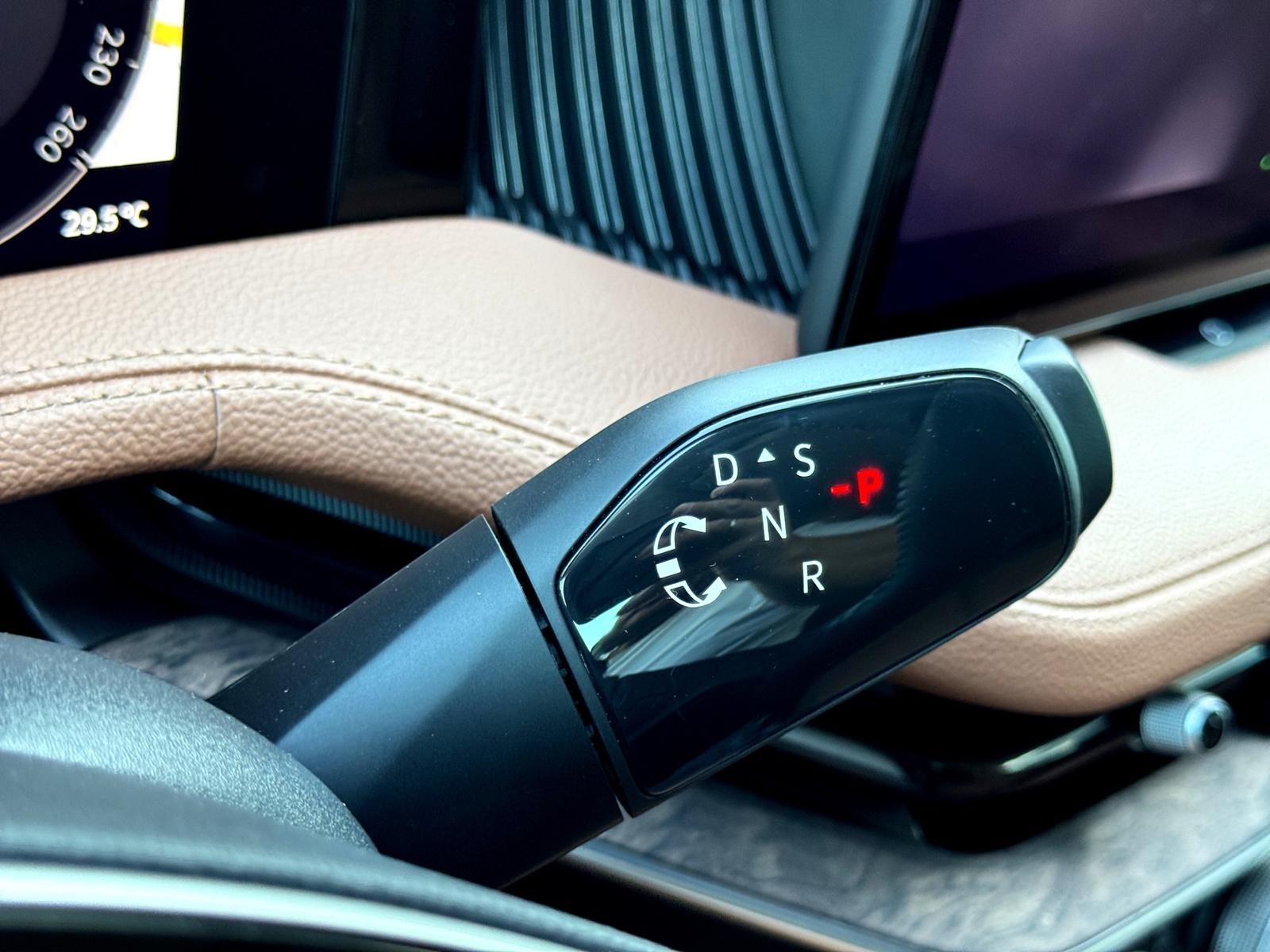 Skoda Superb 4x4 L&K*STHZ*AHK*360*ACC*HUD*LEDER*CANTON