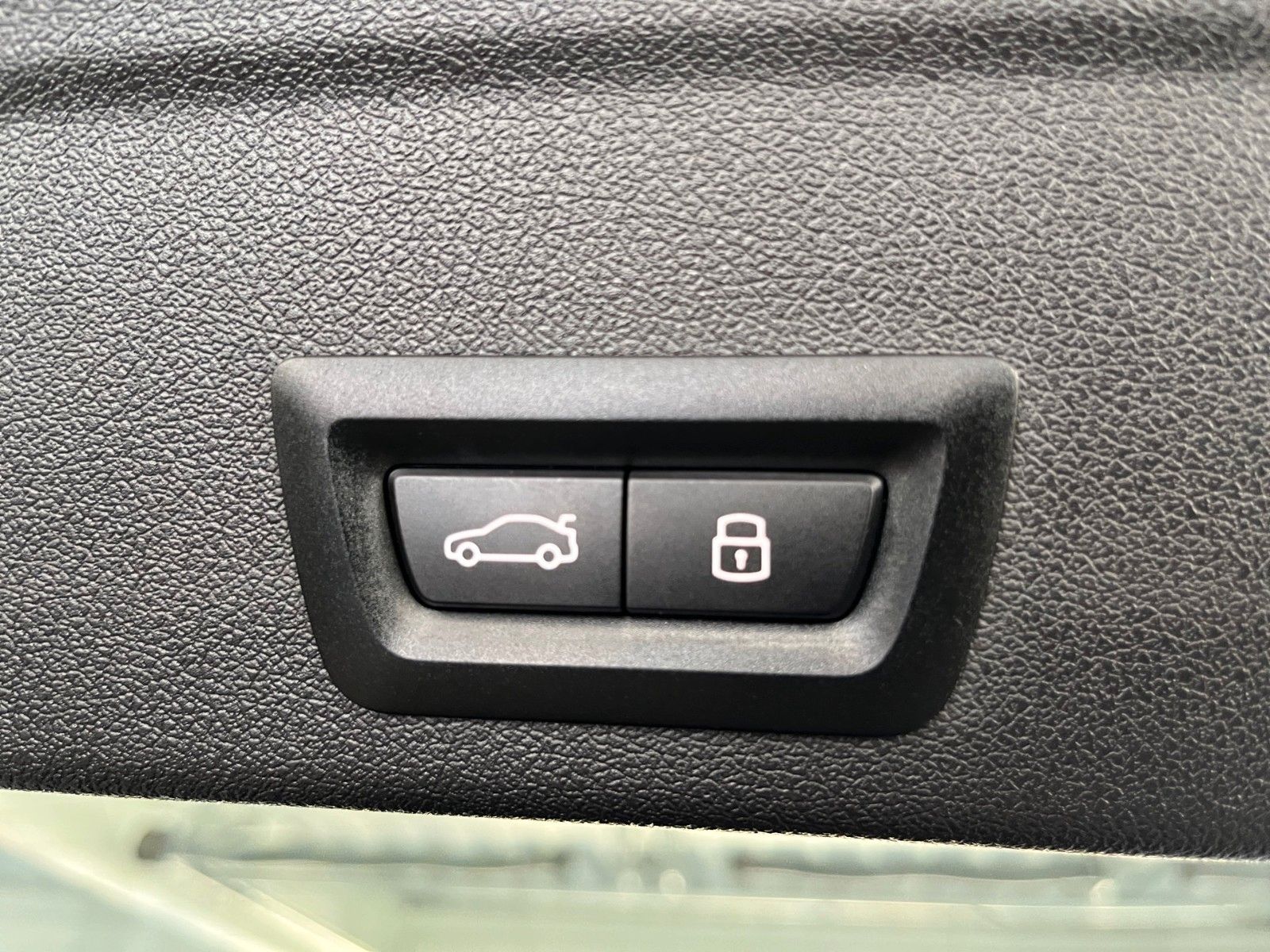 BMW X6 xDrive 40d M SPORT/LED/AHK/PANO-DA/H&K