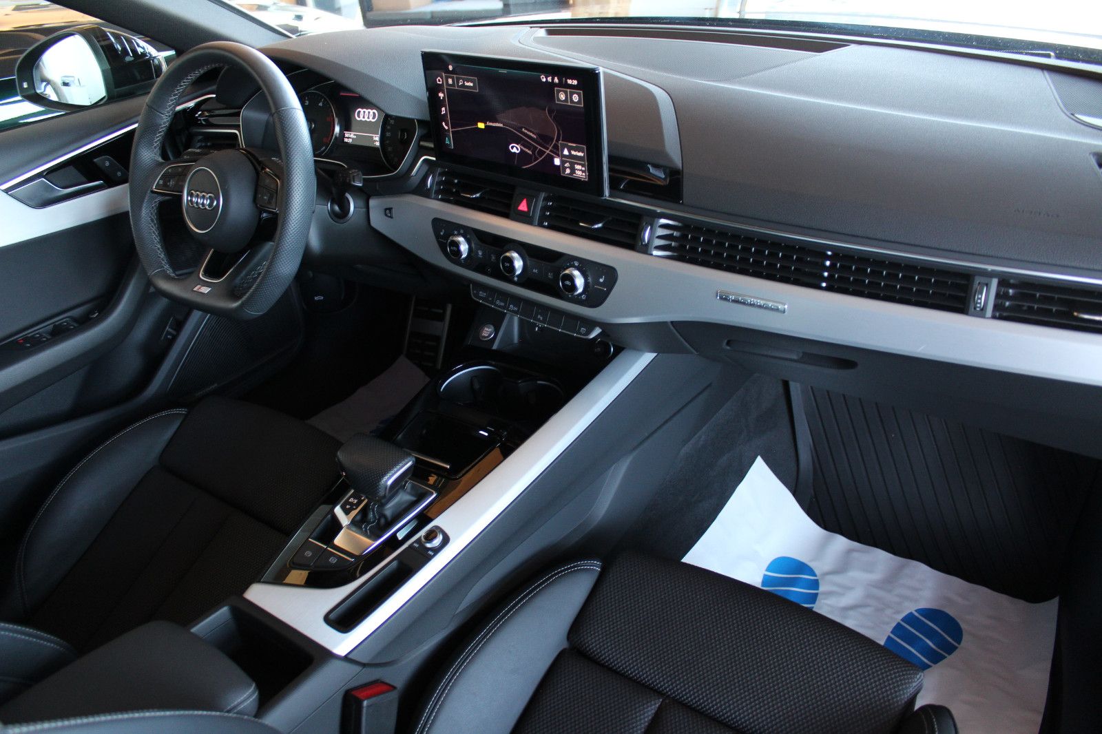 Audi A4 Avant 40 TDI quattro S line - Samsaru's Car Outlet