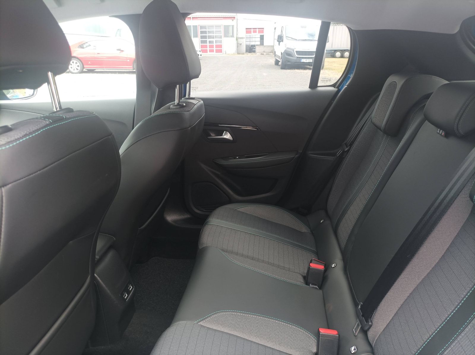 Peugeot 208 Allure 100 Automatik - Samsaru's Car Outlet