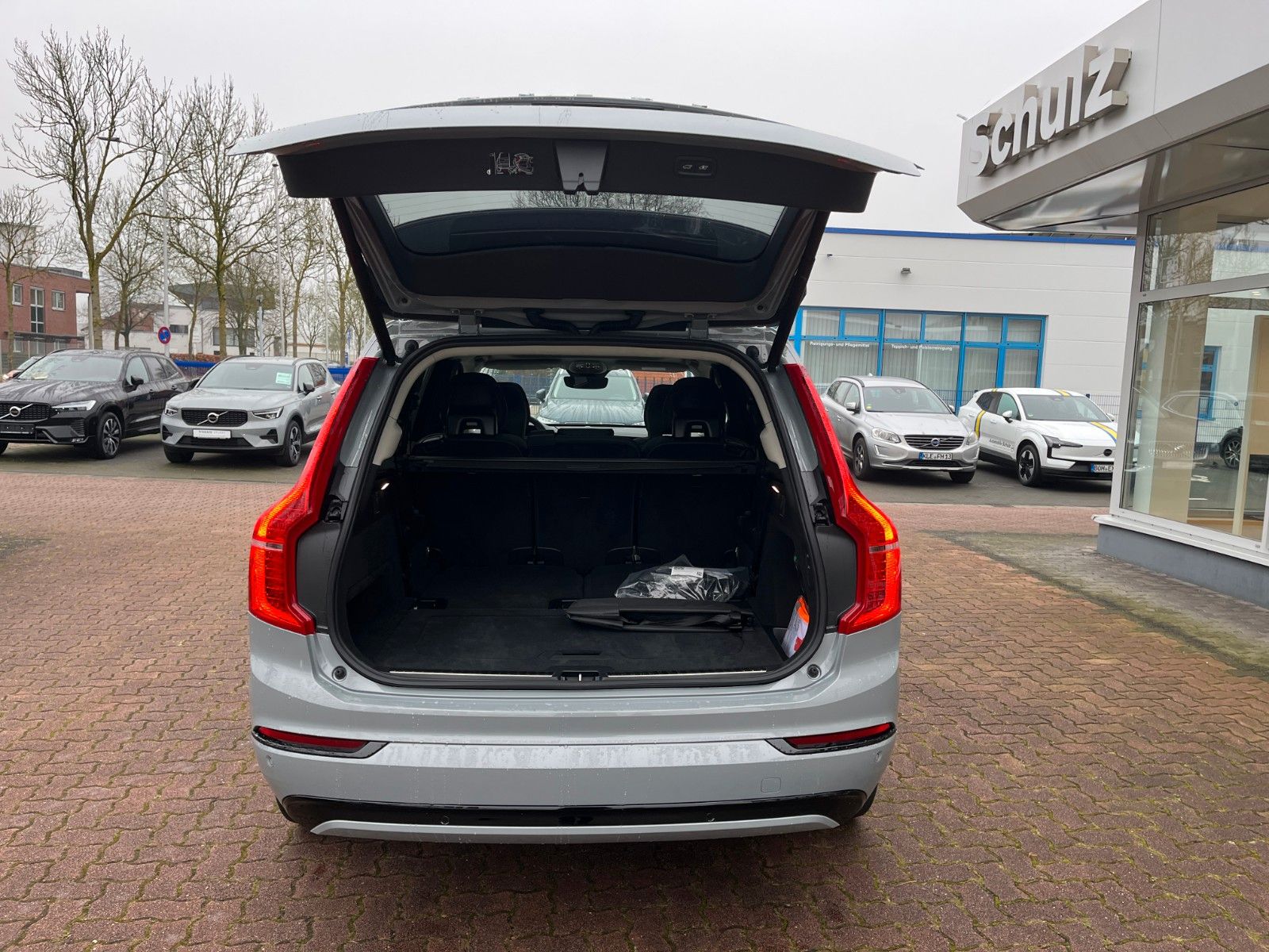 Volvo XC90 T8 Ultra Dark Plug-In AWD - Samsaru's Car Outlet
