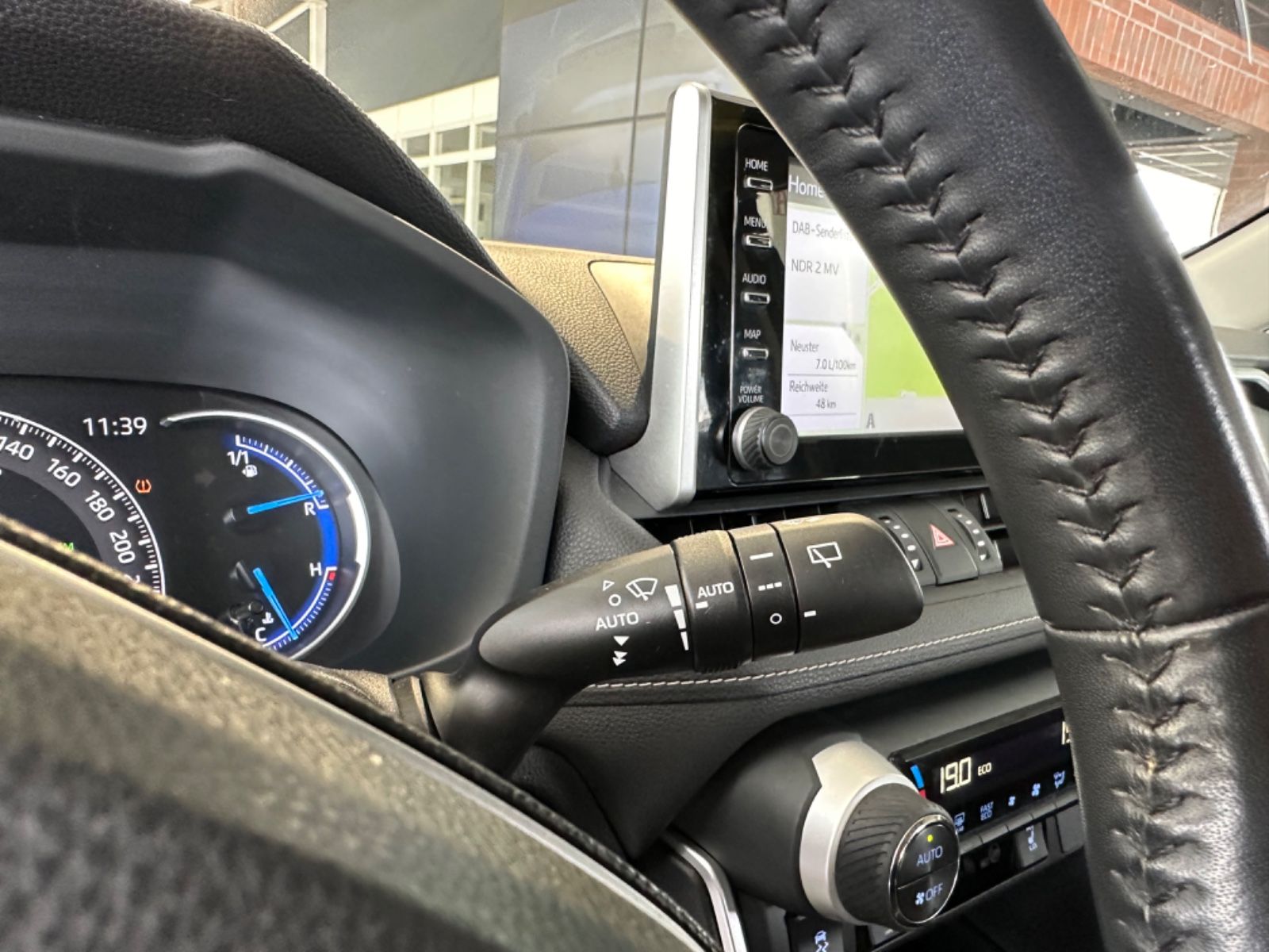 Toyota RAV 4 Hybrid - Samsaru's Car Outlet
