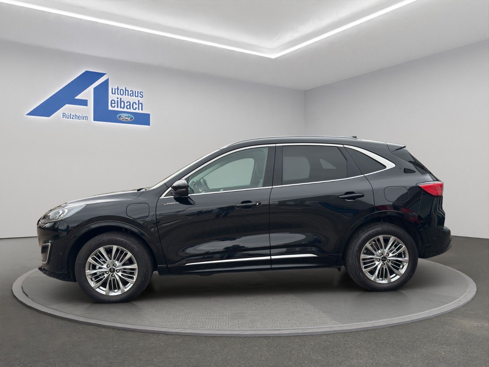 Ford Kuga Plug-In Hybrid Vignale - Samsaru's Car Outlet