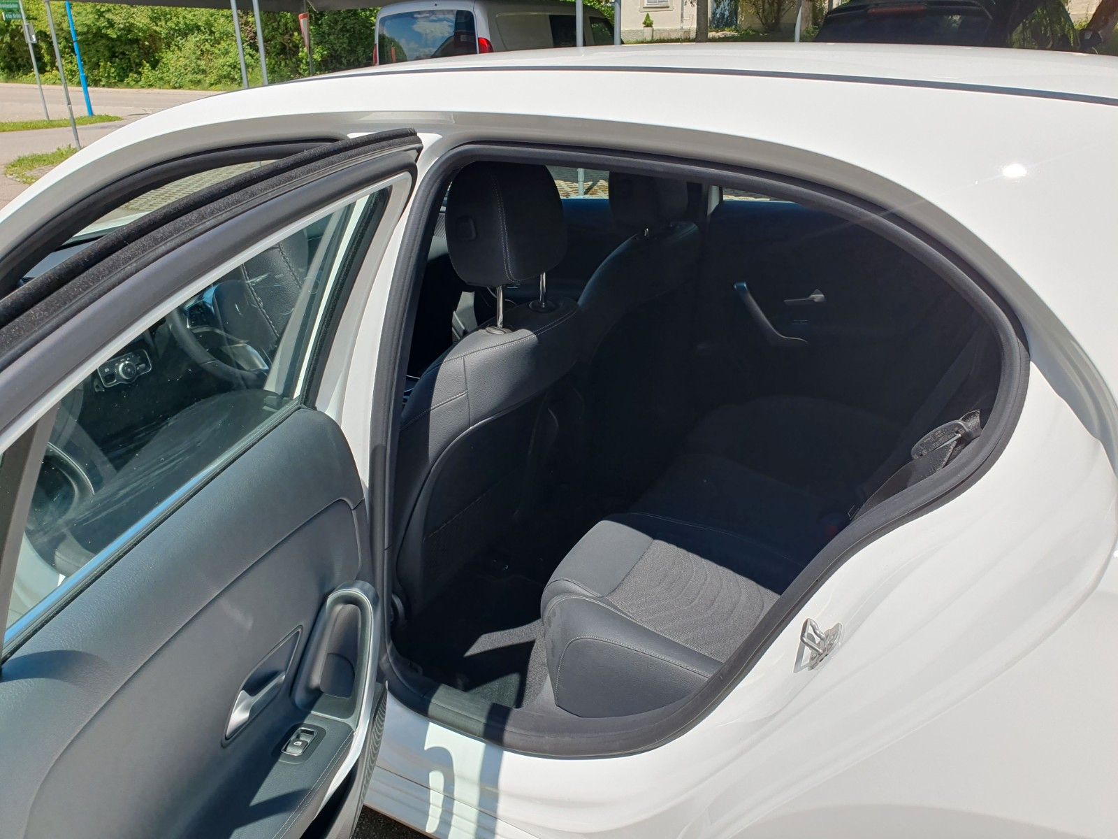 Mercedes-Benz A 180 Progressive - Samsaru's Car Outlet