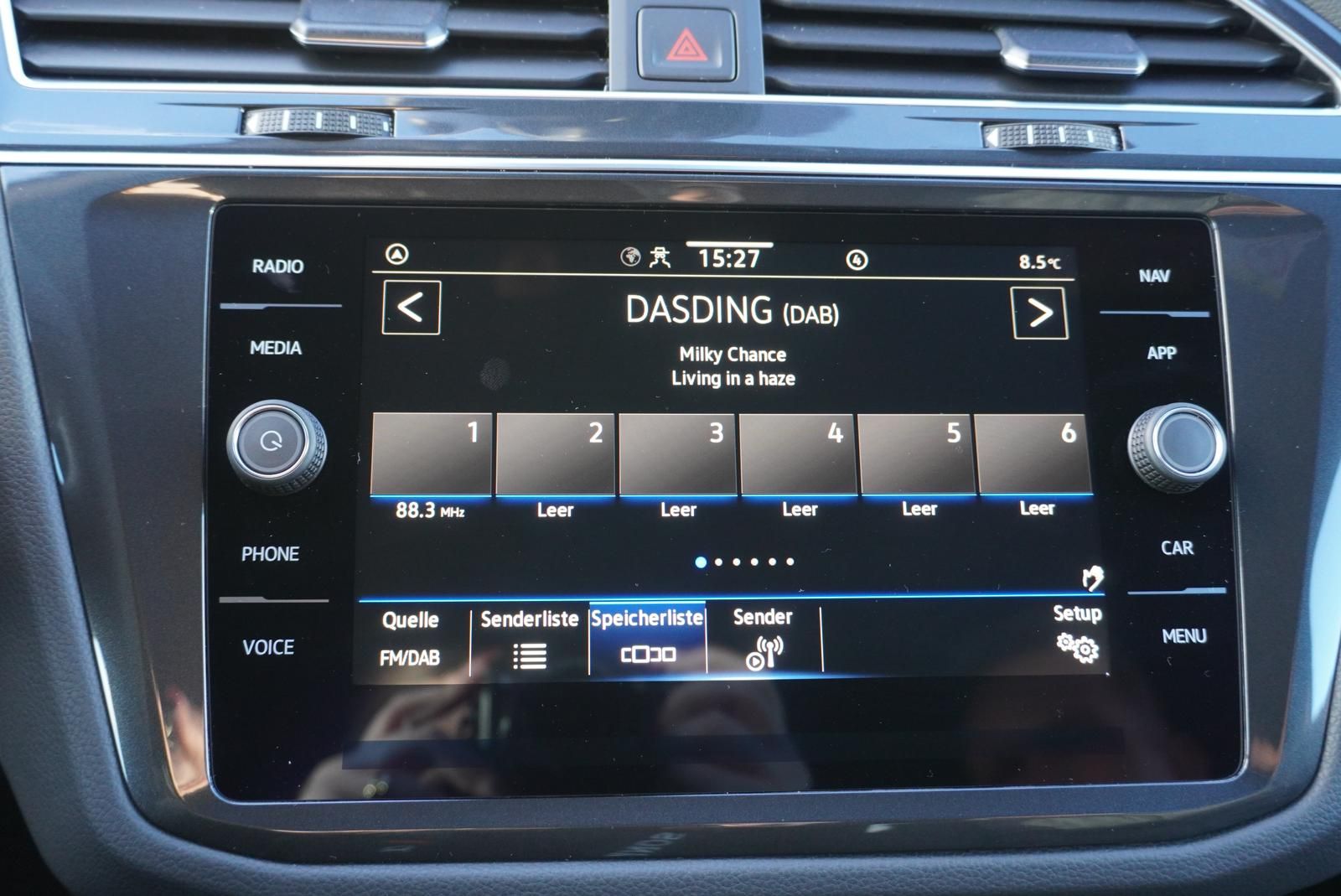 Volkswagen Tiguan 1.5 TSI DSG R-LINE - Samsaru's Car Outlet