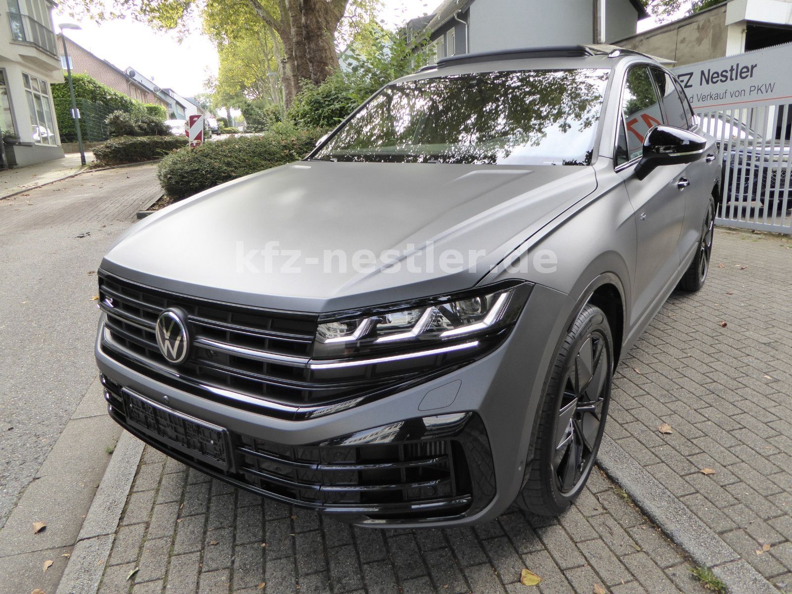 Volkswagen Touareg R e-Hybrid Pano/Puglia/AHK/HUD/ACC/Matt