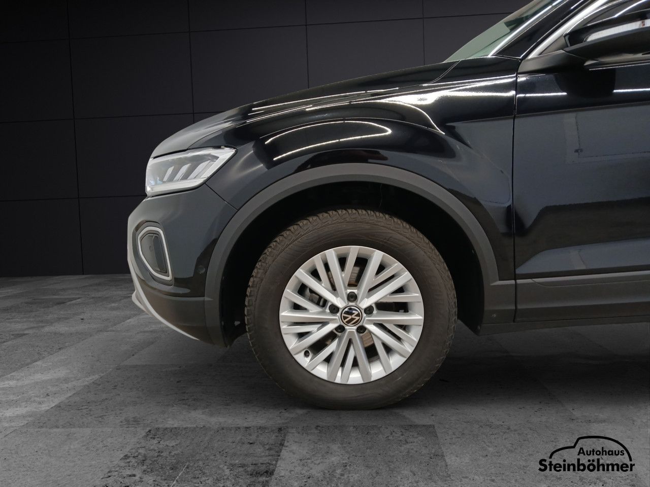 Volkswagen T-ROC Life 1.5TSI DSG - Samsaru's Car Outlet