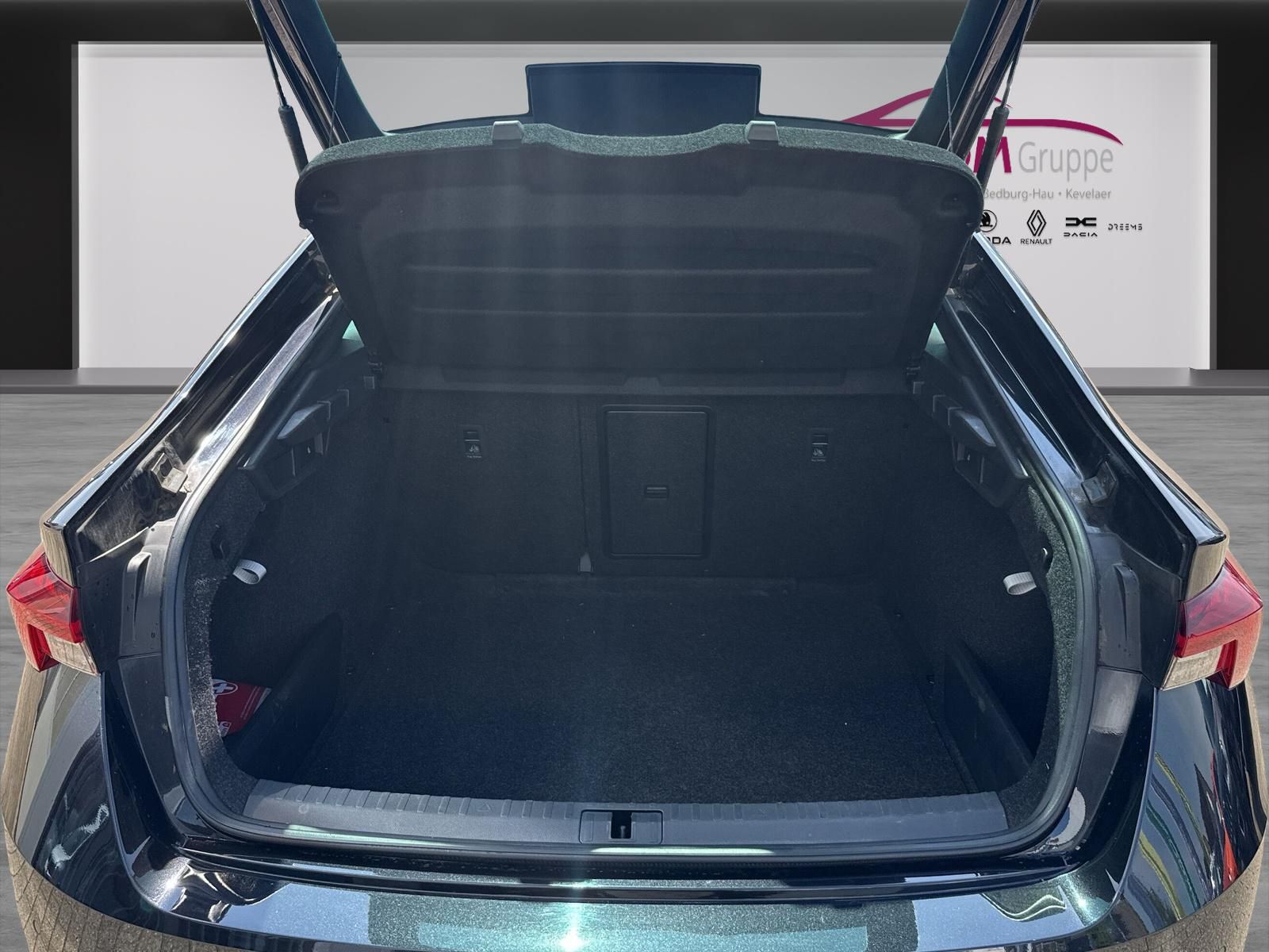 Skoda Octavia First Edition KEYLESS LED ACC LENKHZ PDC