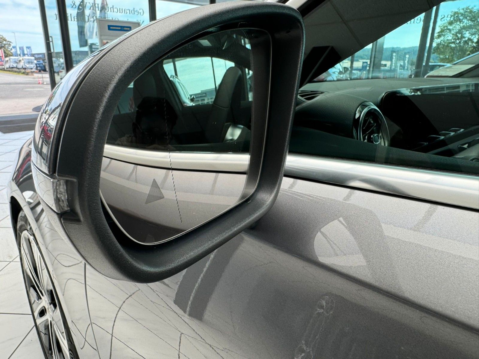 Mercedes-Benz A200 Progressive Advanced Plus - Samsaru's Car Outlet