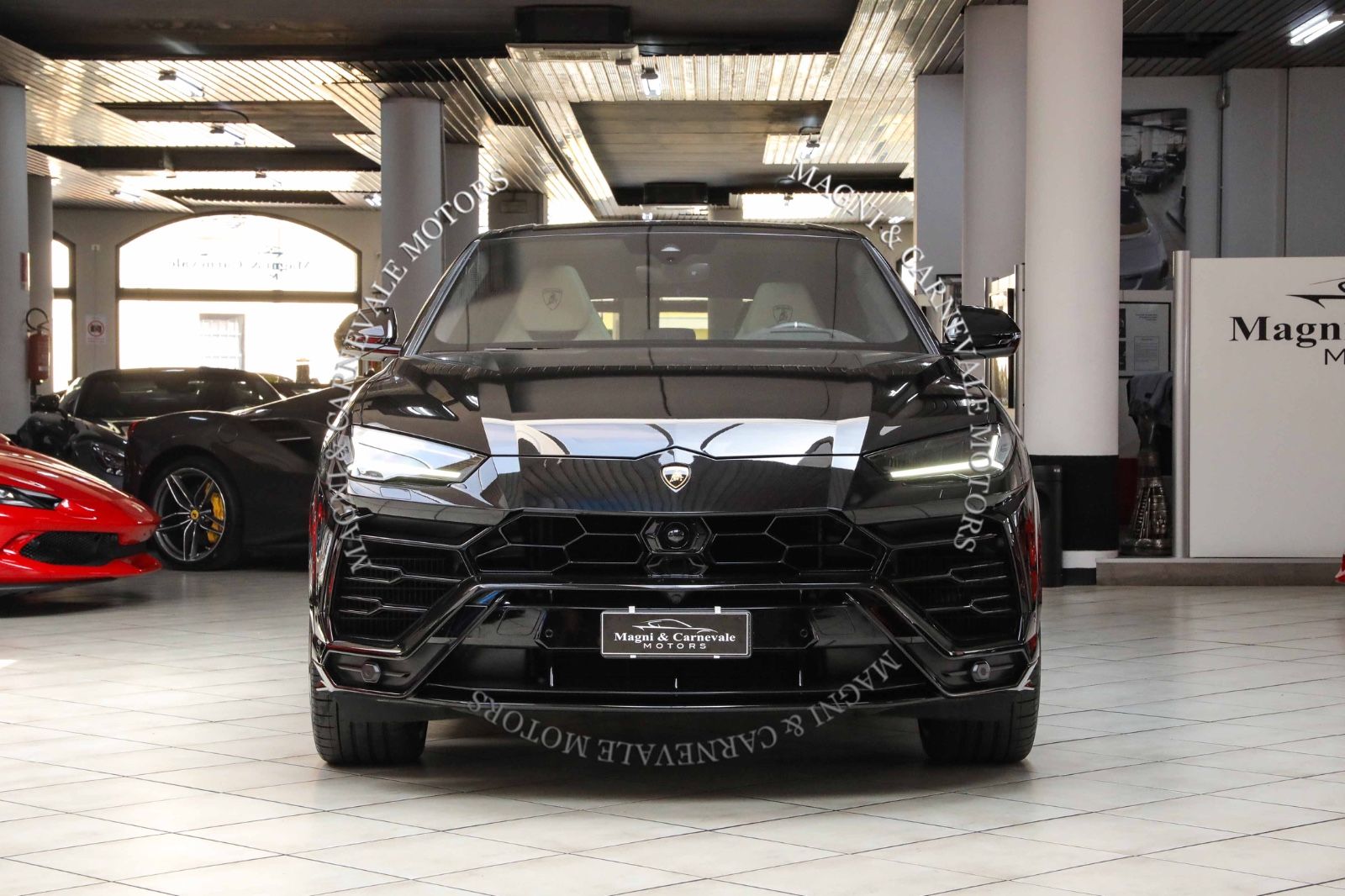 Lamborghini Urus - Samsaru's Car Outlet