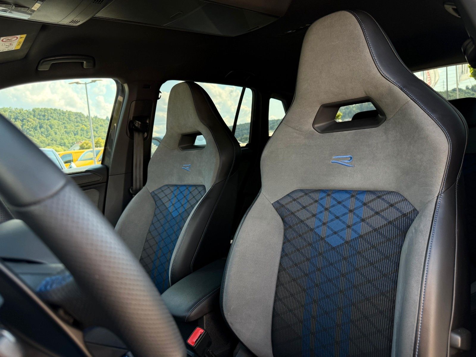 Volkswagen Tiguan R 2.0 TSI DSG 4MOTION AHK Matrix DCC