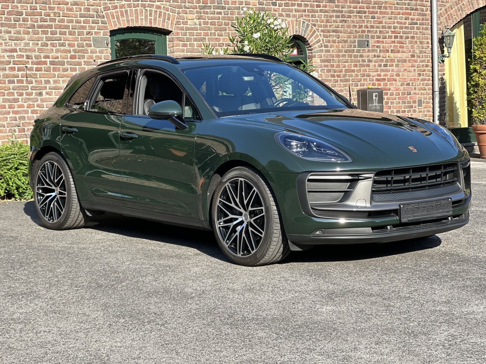 Porsche Macan T - Samsaru's Car Outlet