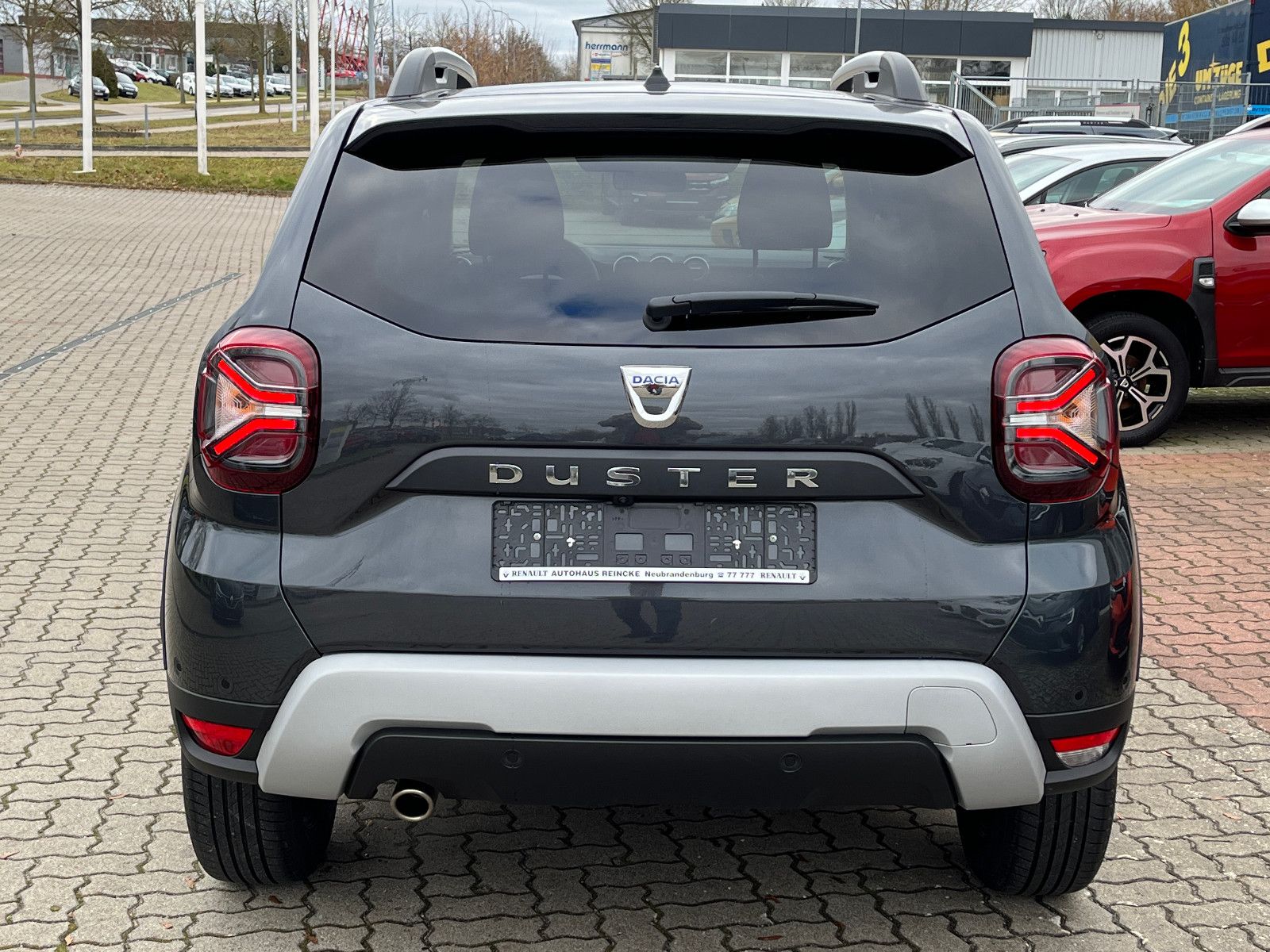 Dacia Duster TCe100 Prestige - Samsaru's Car Outlet