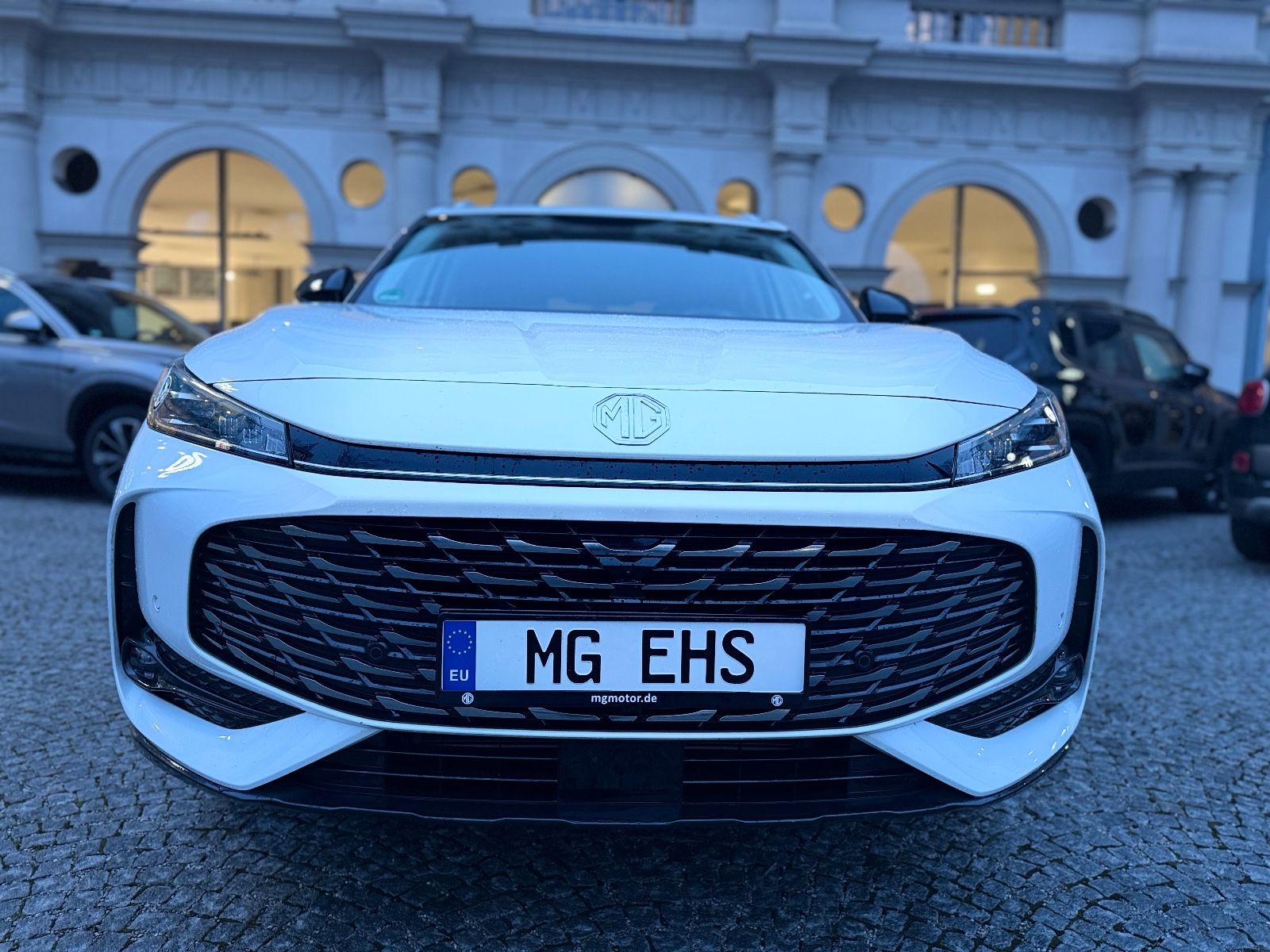 MG HS PHEV // PLUG-IN-HYBRID