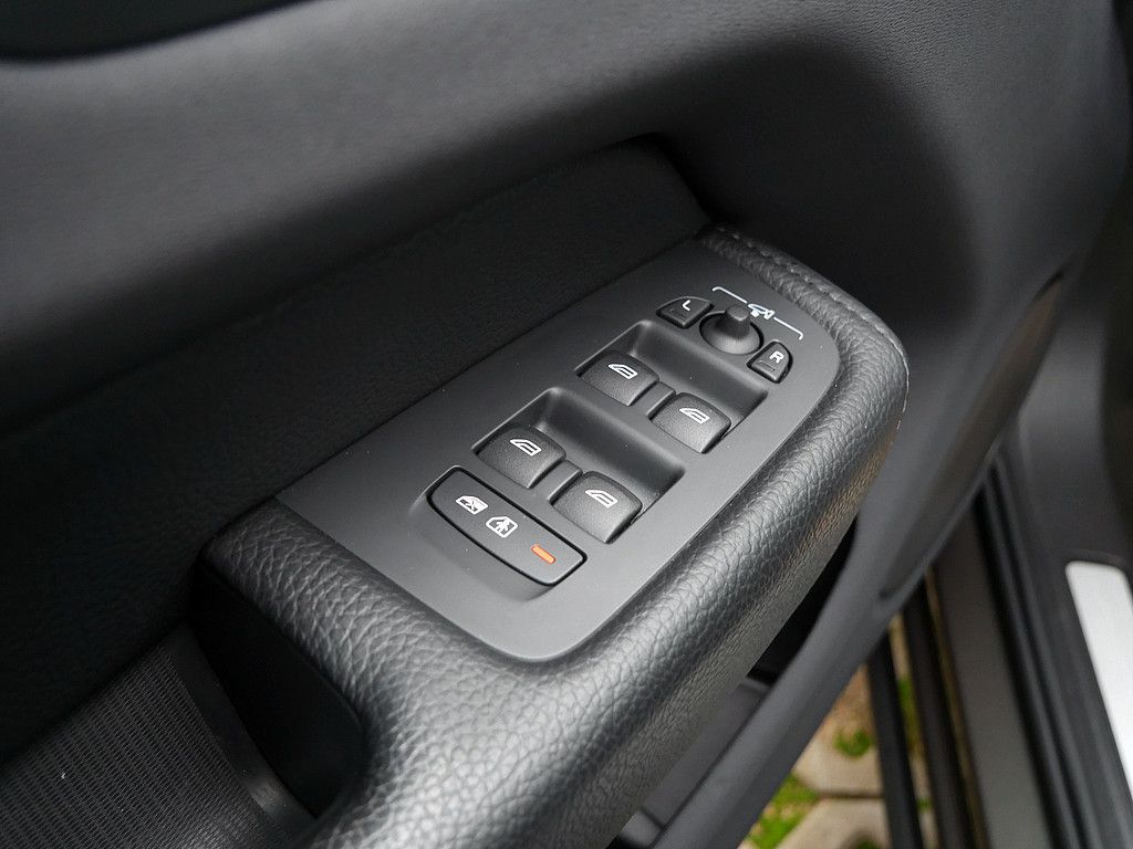 Volvo XC60 T8 Recharge Inscription FACEL. STANDHZ LED