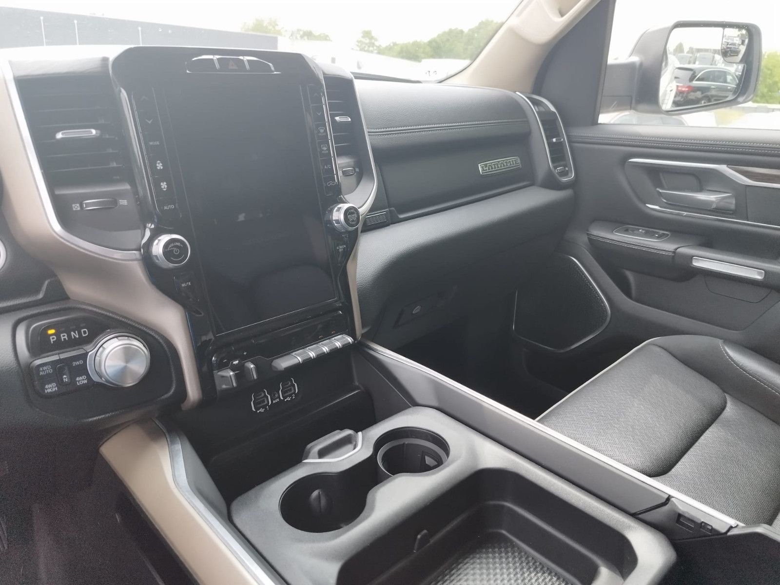 Dodge RAM 1500 Laramie Crew Cab 4x4  Kamera Leder LED