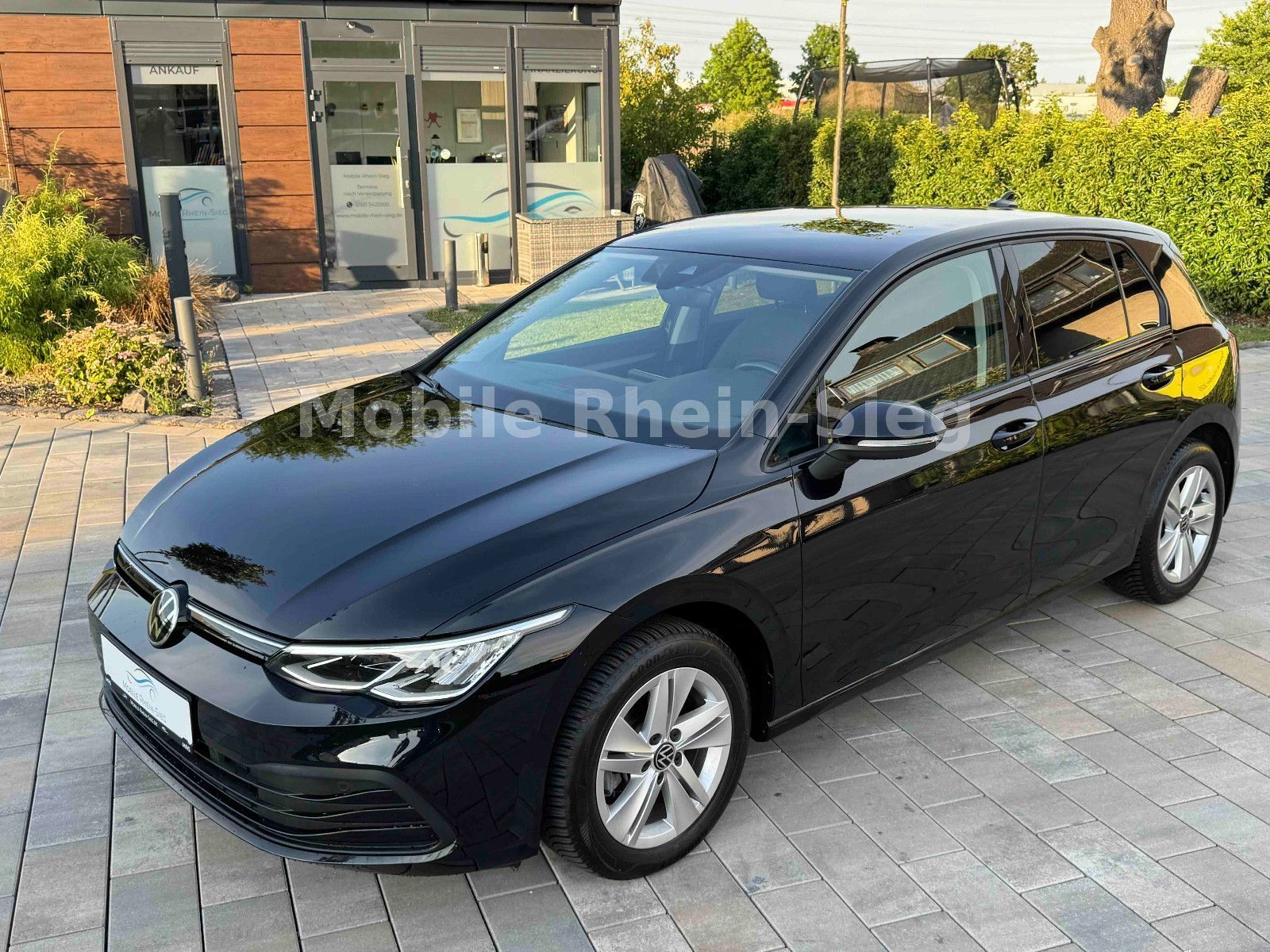 Volkswagen Golf 8 2.0 TDI Life - Samsaru's Car Outlet
