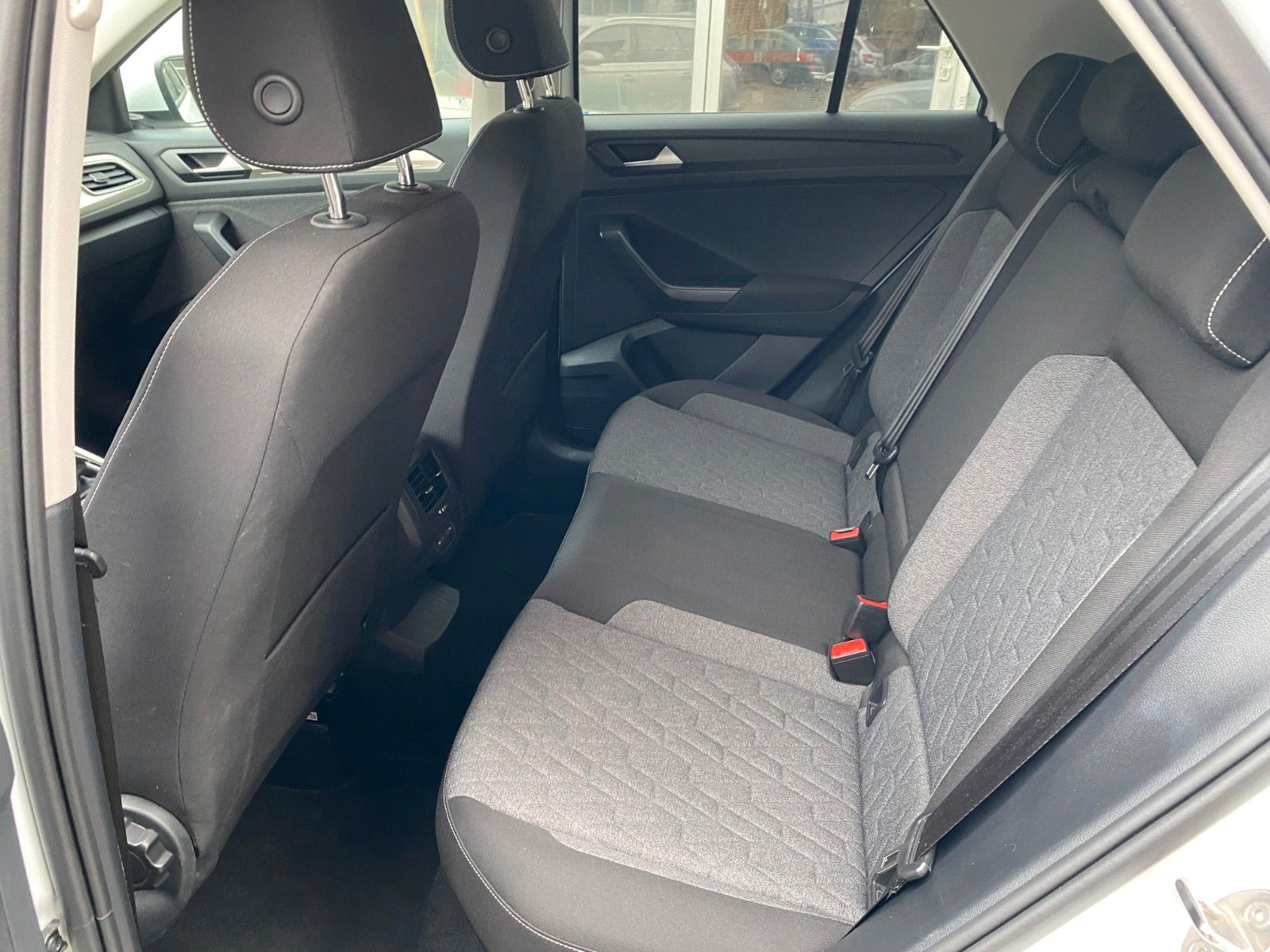 Volkswagen T-Roc Move - Samsaru's Car Outlet