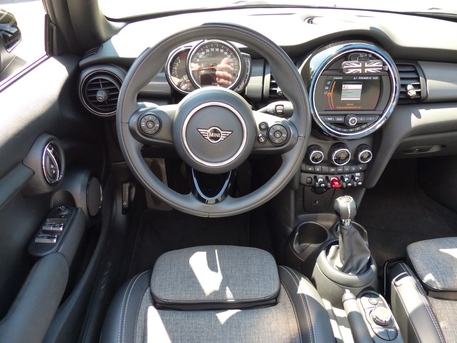 MINI Cooper Cabrio Chili - Samsaru's Car Outlet