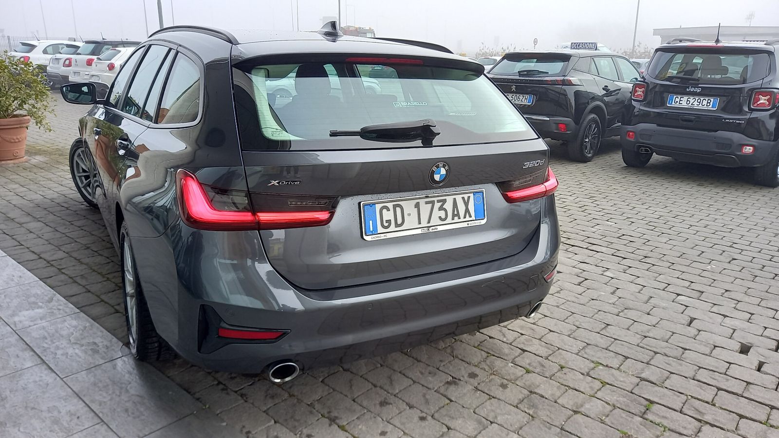 BMW 320 320d xDrive Touring Business Advanta - Samsaru's Car Outlet