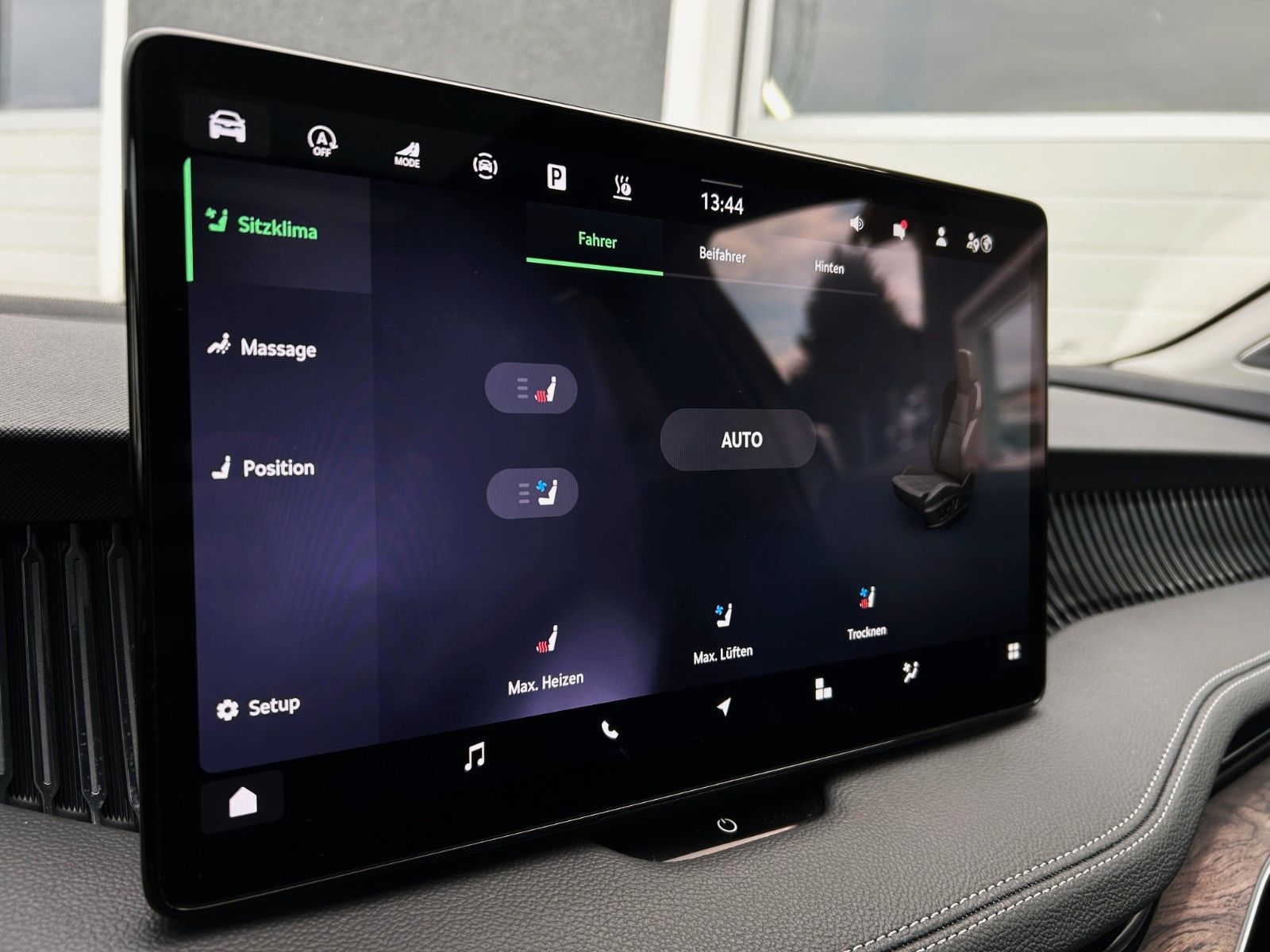 Skoda SUPERB COMBI 4x4 L&K*STHEIZ*VOLL*GARANTIE-2030*