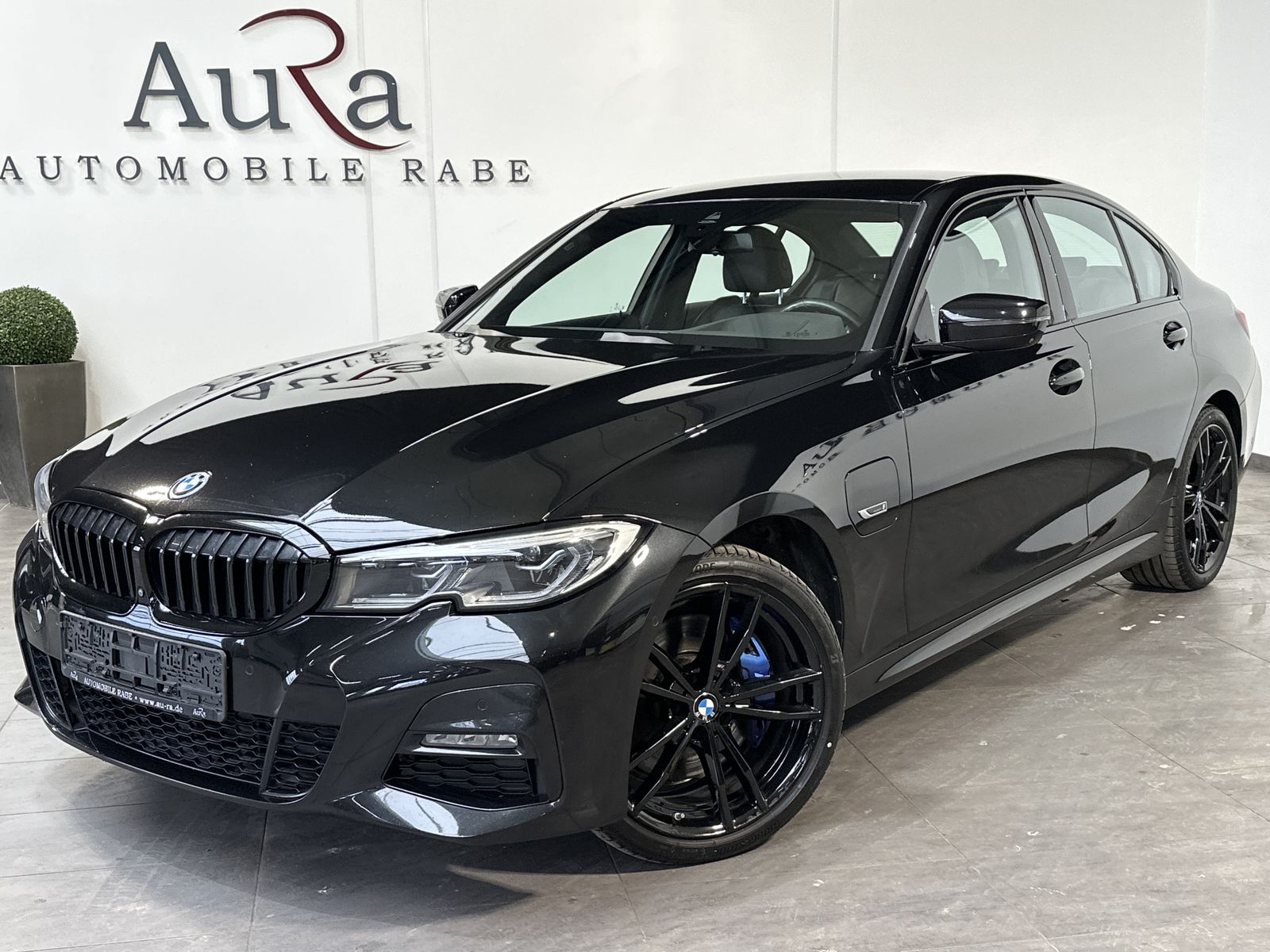 BMW 330e xDrive M-Sport NAV+LASER+360°+HEAD-UP+19ZO