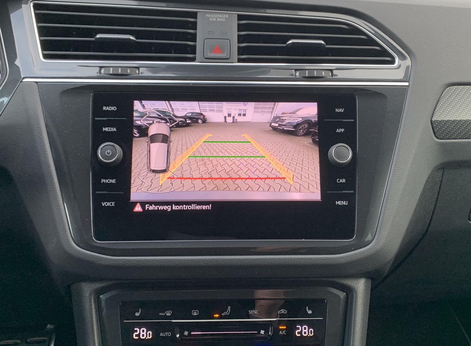 Volkswagen Tiguan 2.0 TDI*R-Line*4Motion*Leder*AHK*Cam*Navi