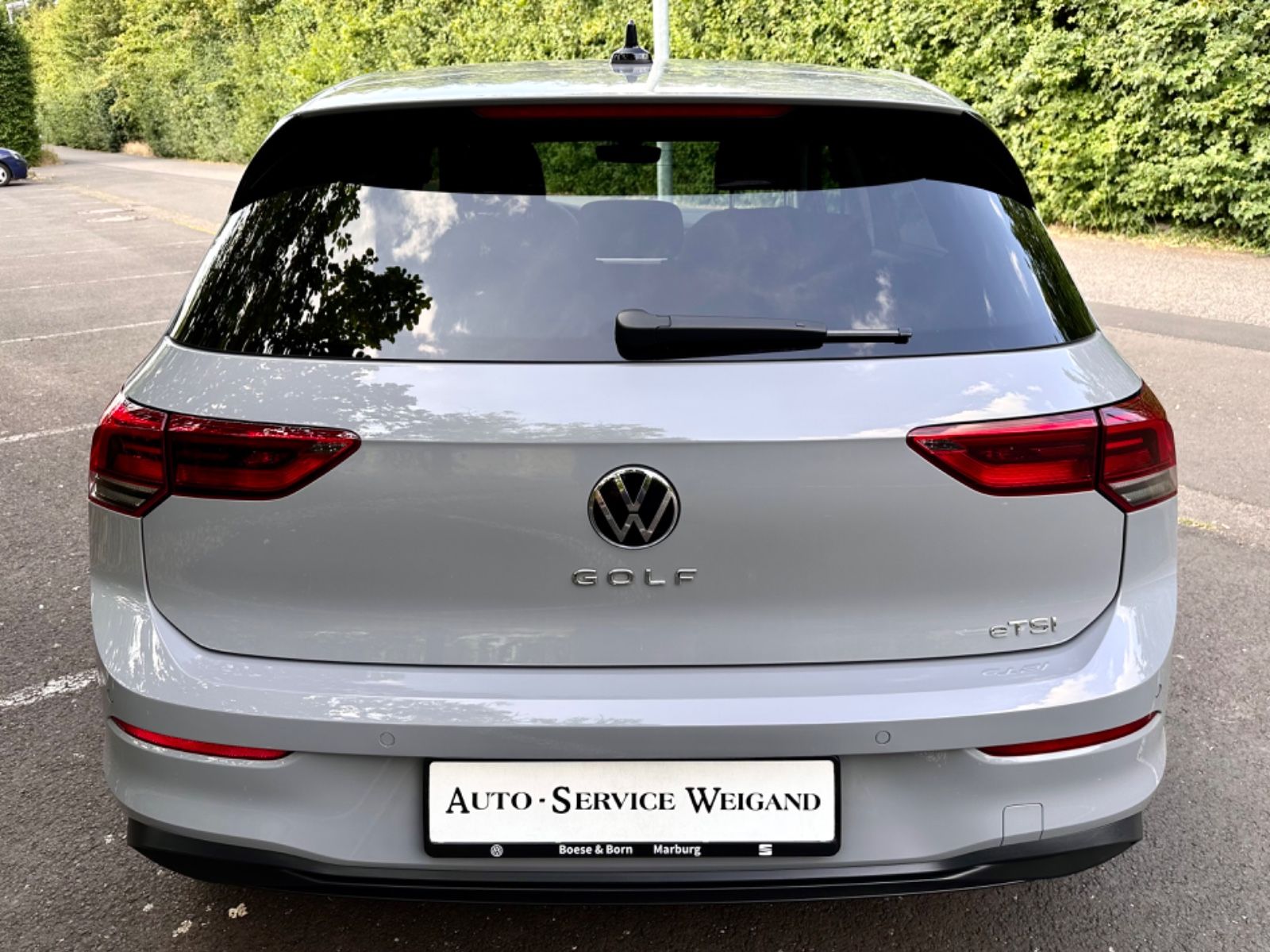 Volkswagen Golf VIII Lim.Life eTSI Automatik - Samsaru's Car Outlet