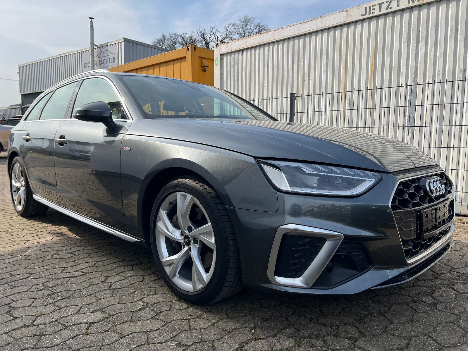 Audi A4 Avant 40 S line - Samsaru's Car Outlet