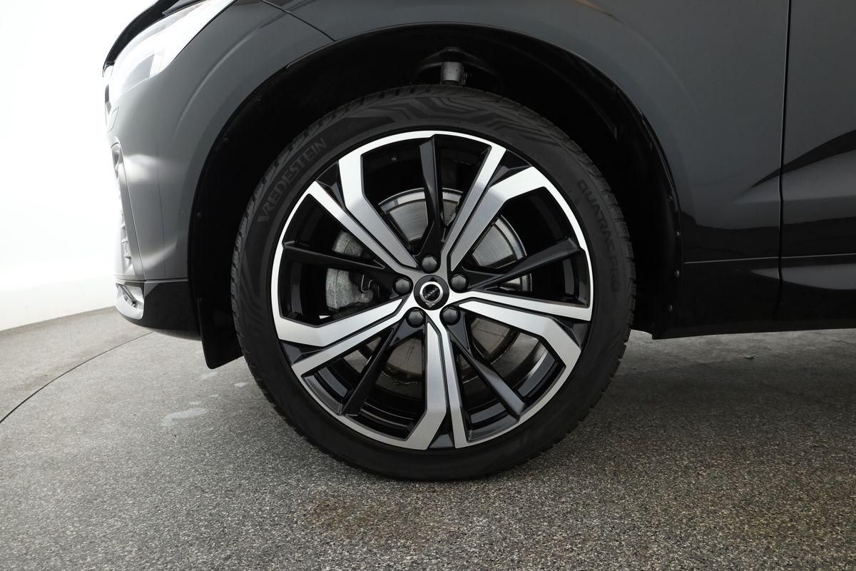 Volvo XC60 B4 AWD Plus Dark LED Pano ACC Kam 21" AHK