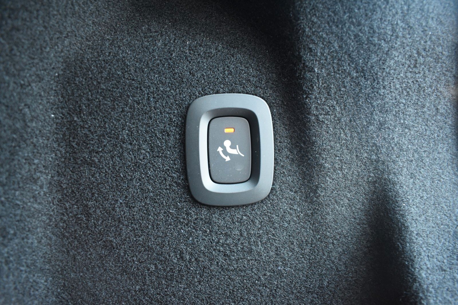 Volvo XC60 B5 AWD Plus Dark*FSHZG*360°*H&K*ACC*AHK