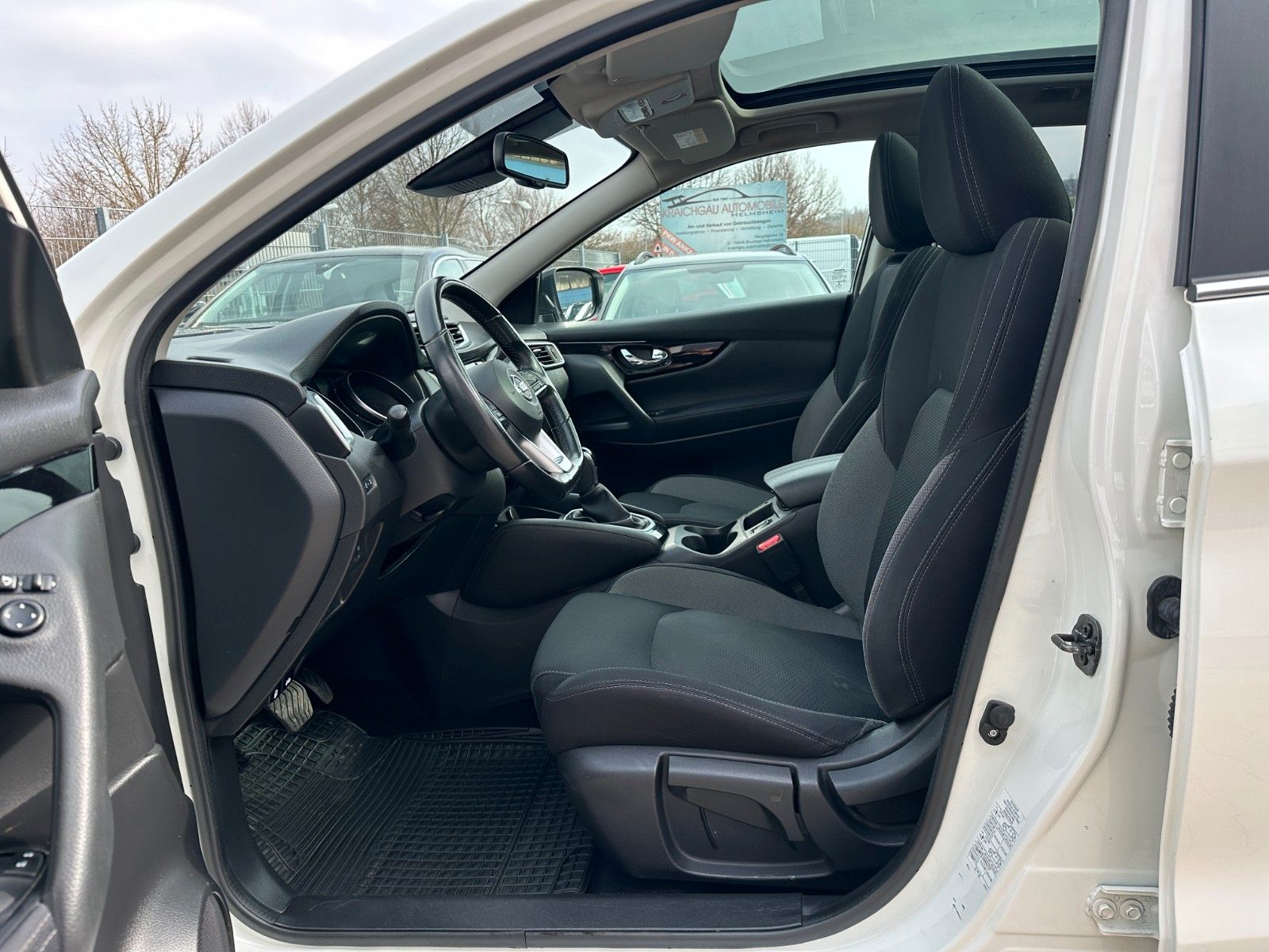 Nissan Qashqai 1.3 - Samsaru's Car Outlet