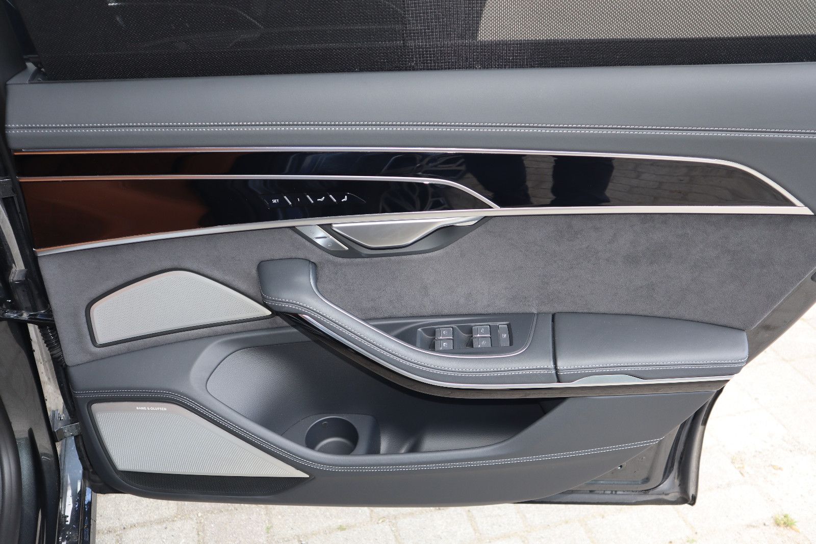 Audi A8L 60 TFSI V8 lang exclusive - Samsaru's Car Outlet