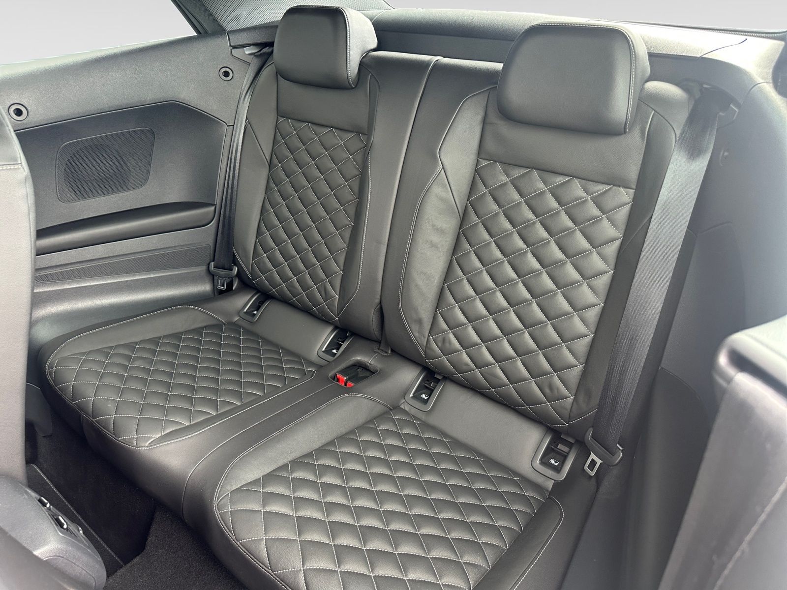 Volkswagen T-Roc R-Line - Samsaru's Car Outlet
