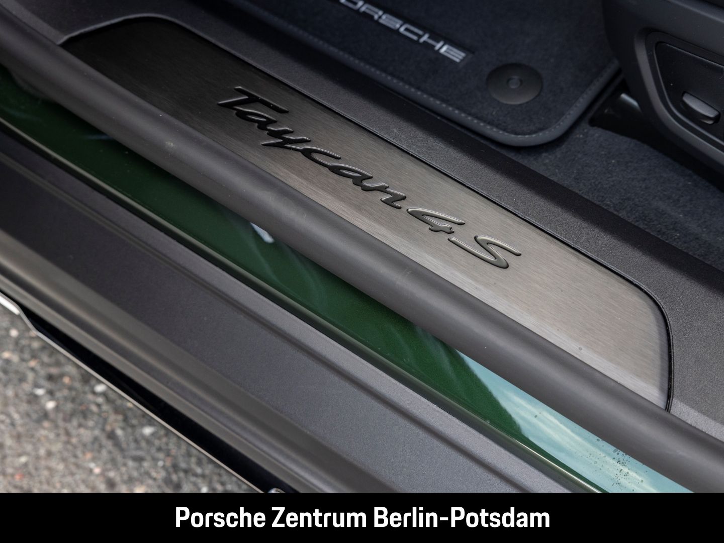 Porsche Taycan 4S Cross Turismo Soft-Close HD-Matrix