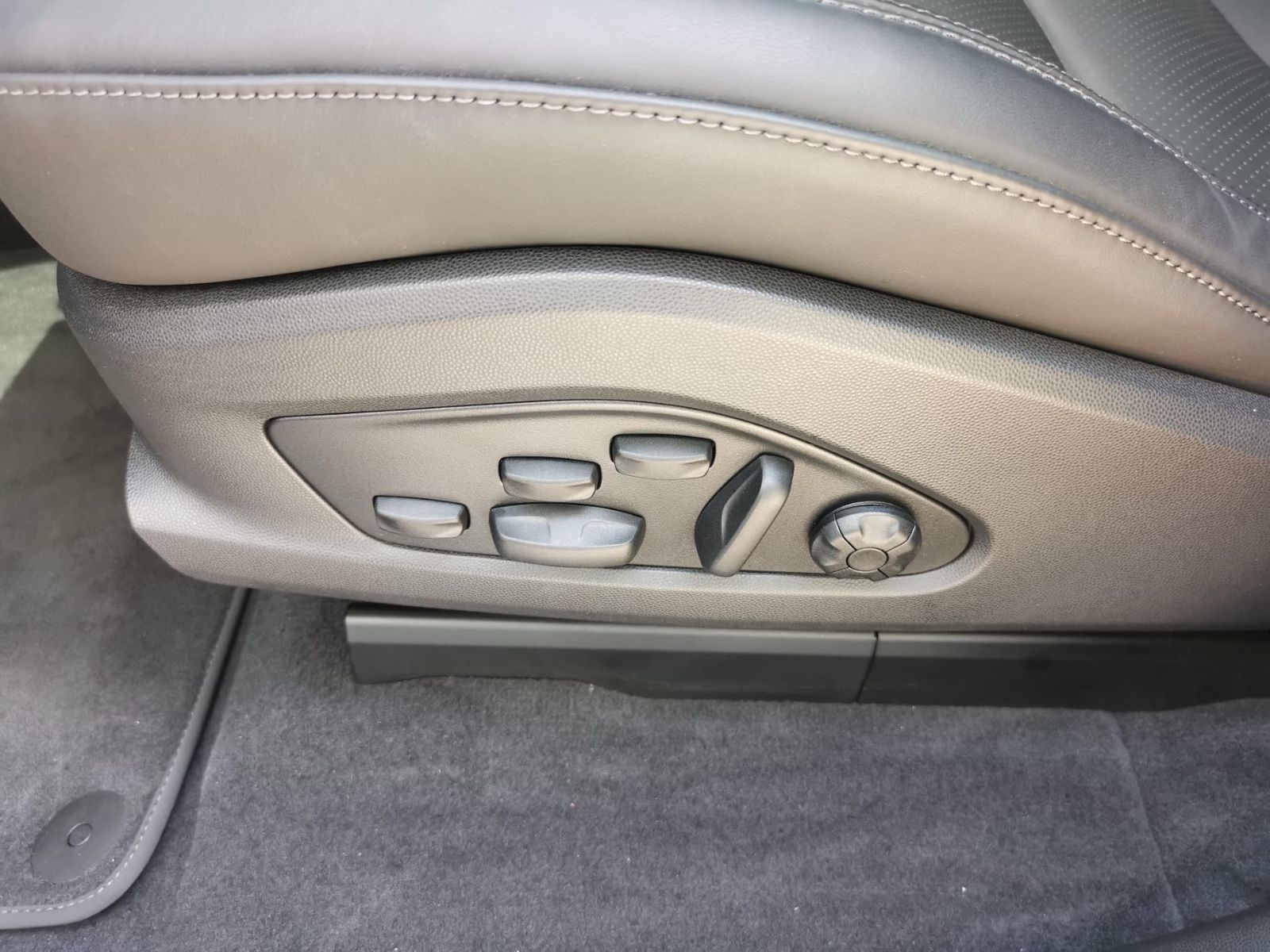 Porsche Macan 4 |LUFT|22|3xDIS|ACC|BOSE|SPORTCHRON|360°|