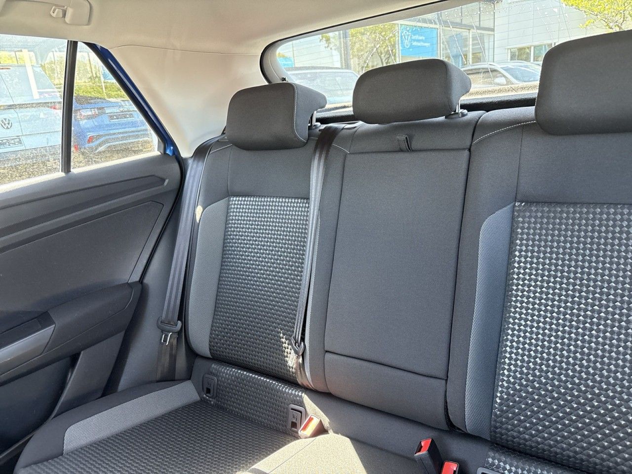 Volkswagen T-Roc 1.5 TSI Active - Samsaru's Car Outlet