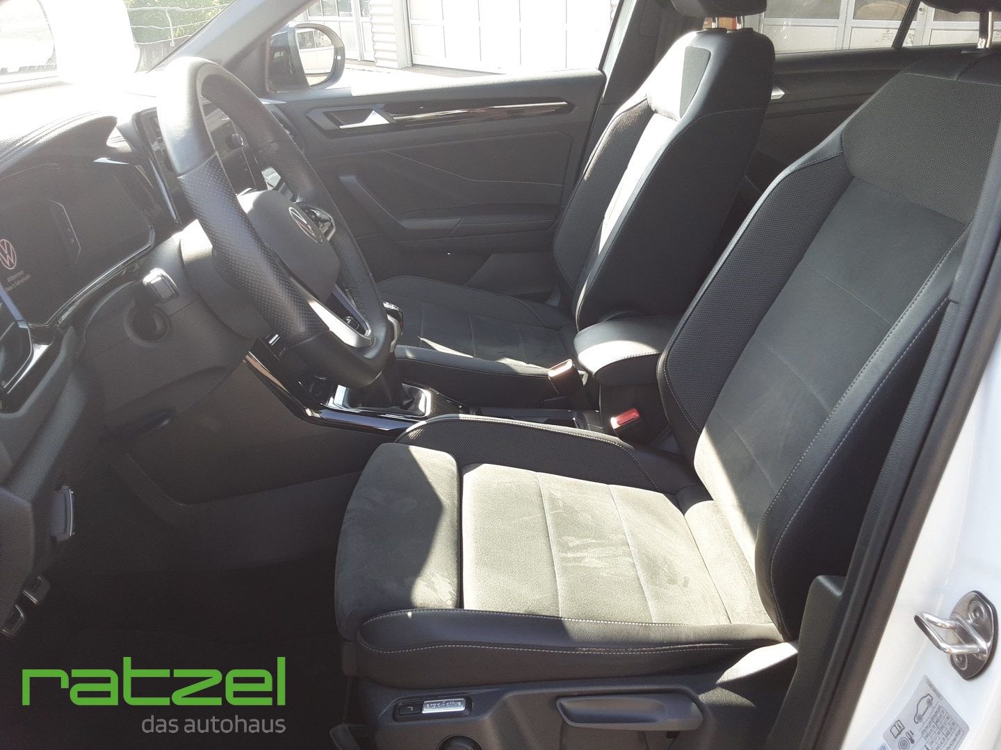 Volkswagen T-Roc R-Line - Samsaru's Car Outlet