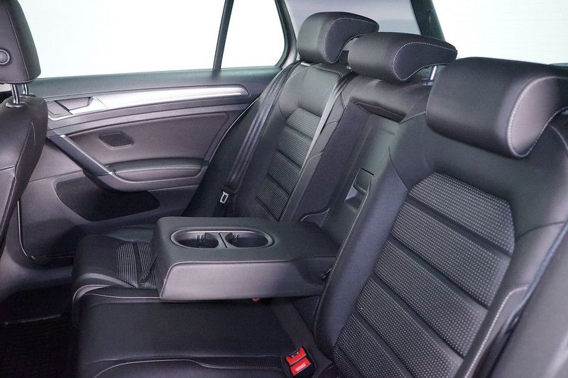 Volkswagen Golf 36 kWh Elektro - Samsaru's Car Outlet