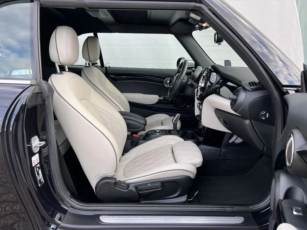 MINI Cooper Cabrio YOURS - Samsaru's Car Outlet