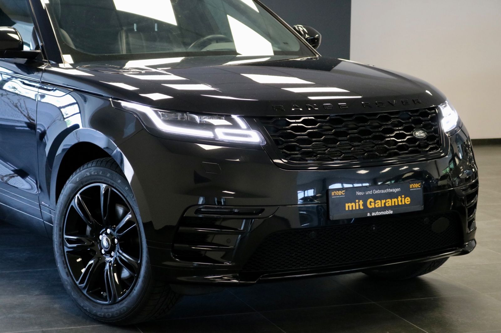 Range Rover Velar R-Dynamic - Samsaru's Car Outlet