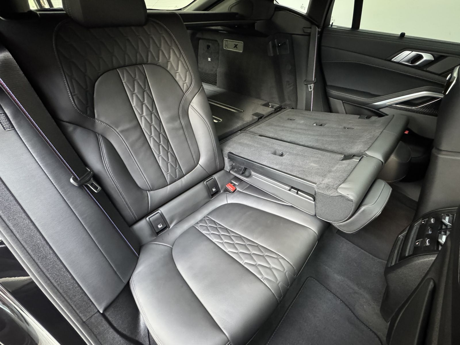 BMW X6 xDr30d M Sport Pro 22'' Sitzlüft. ACC 360°AHK