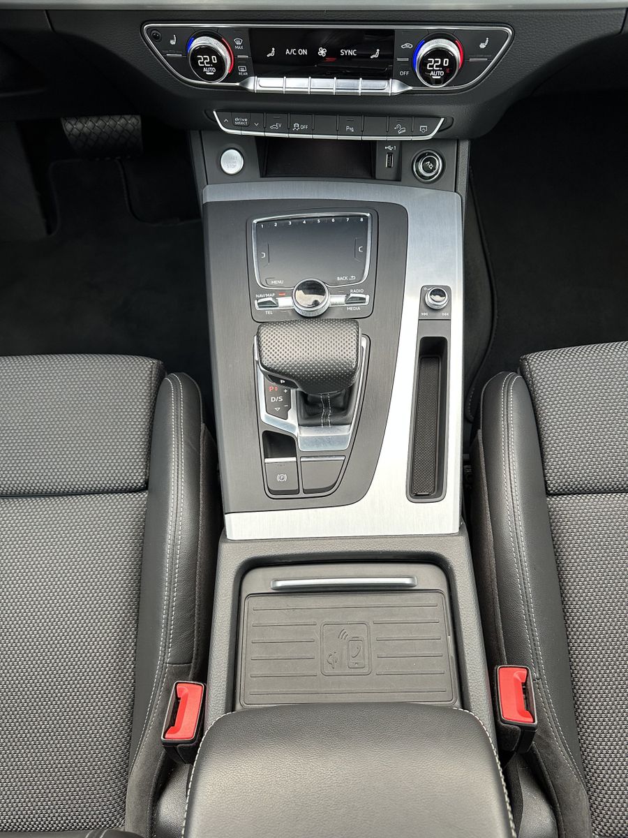 Audi Q5 55 TFSIe Qu S-Line NAV+LED+AHK+VCOCK+PANO+SHZ