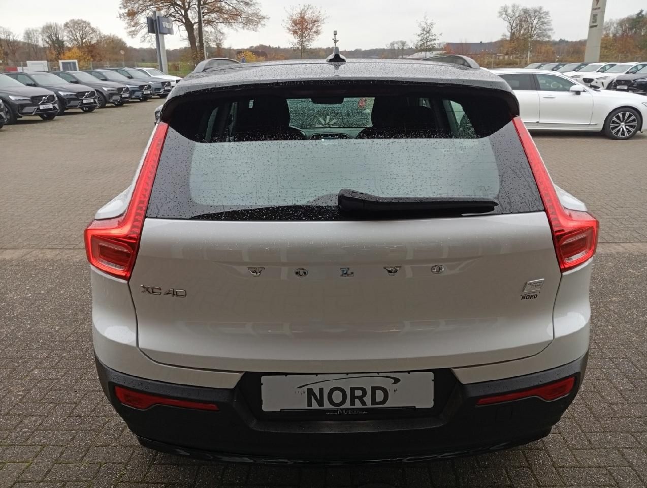 Volvo XC40 Twin Core Pure Electric AWD/AHK/GJR/Wärmepu