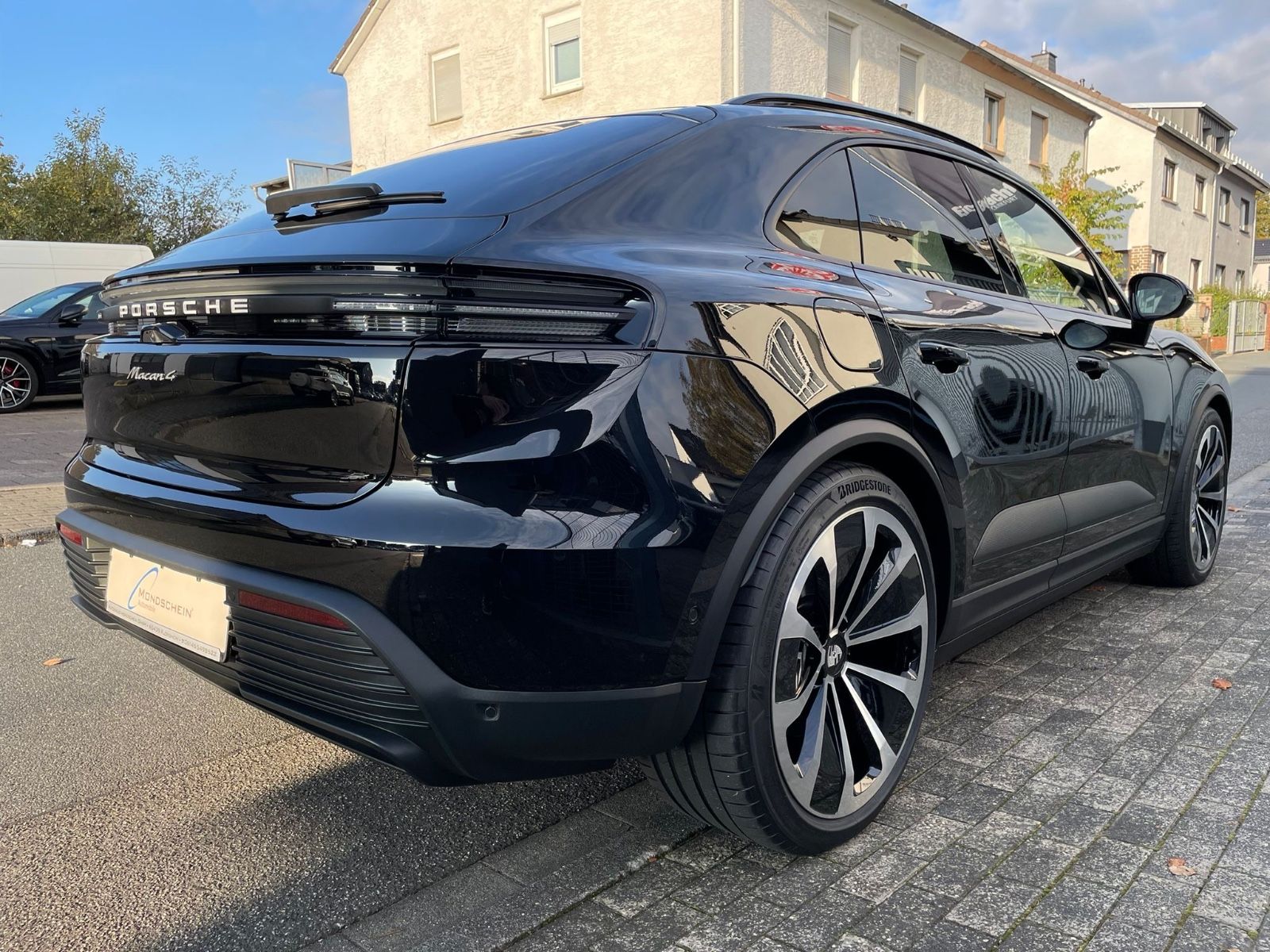 Porsche Macan 4 - Samsaru's Car Outlet