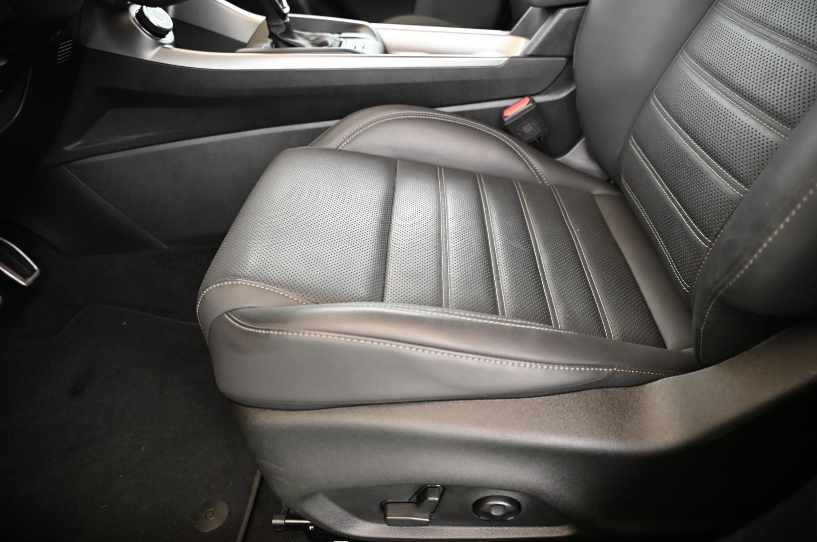 Alfa Romeo Tonale 1.3 PHEV 280 Q4 Ti LED/PANO/PREMIUM/19